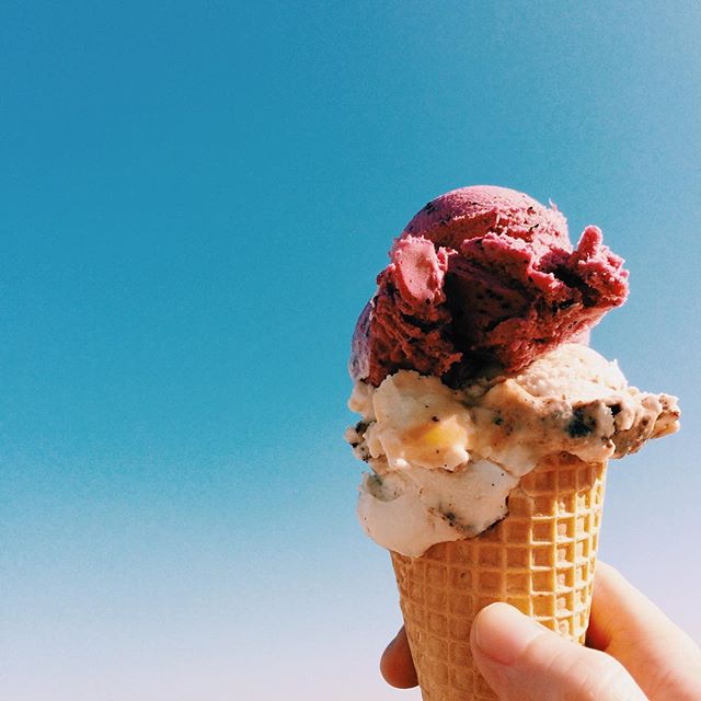 Das erste Eis des Jahres 🎉 
#frühlingbistdues #Frühlingsgefühle #frühlingsboten #eis #iceicebaby #nomnomnom #teamtreatyoself #igershh #hallosonne #dubistsoschön
