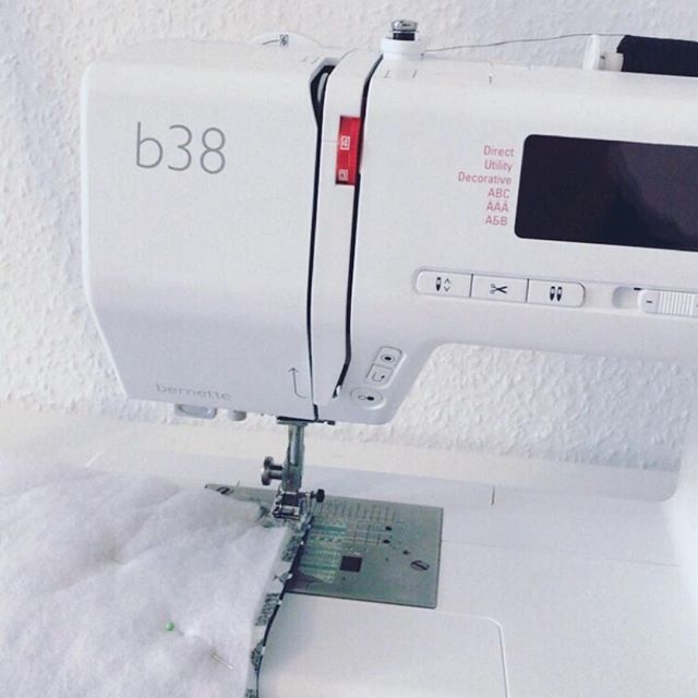 Werbung // Einfach an einem Freitagmorgen an die Nähmaschine setzen? I like! #freelancelife⠀
⠀
 #Nähen #selbermachen #diy #diyblogger #bernina #meinebernina #bernette #nähenisttoll #nähenistmeinyoga #nähenmachtglücklich #nähenmachtspaß #sewing #sewingaddict #sewersgonnasew #sewersofinstagram #crafty #handmade ⠀
⠀
// Die Nähmaschine wurde mir von @berninaag zur Verfügung gestellt.